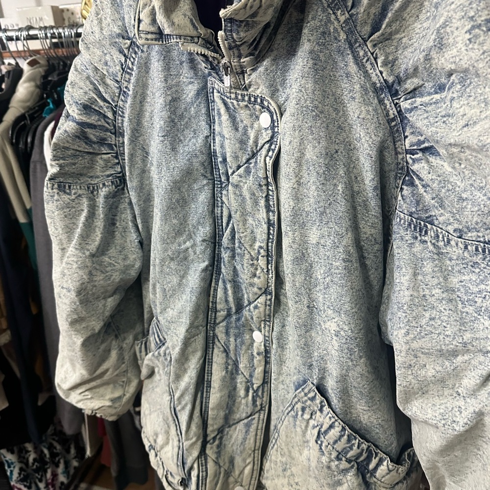 Vintage Acid Wash Women's Puffer Jacket - Picture 5 of 8